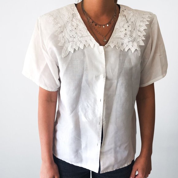 Vintage White Short Sleeve Button Up Shirt with Exaggerated Lace Collar - 14 - Picture 6 of 7